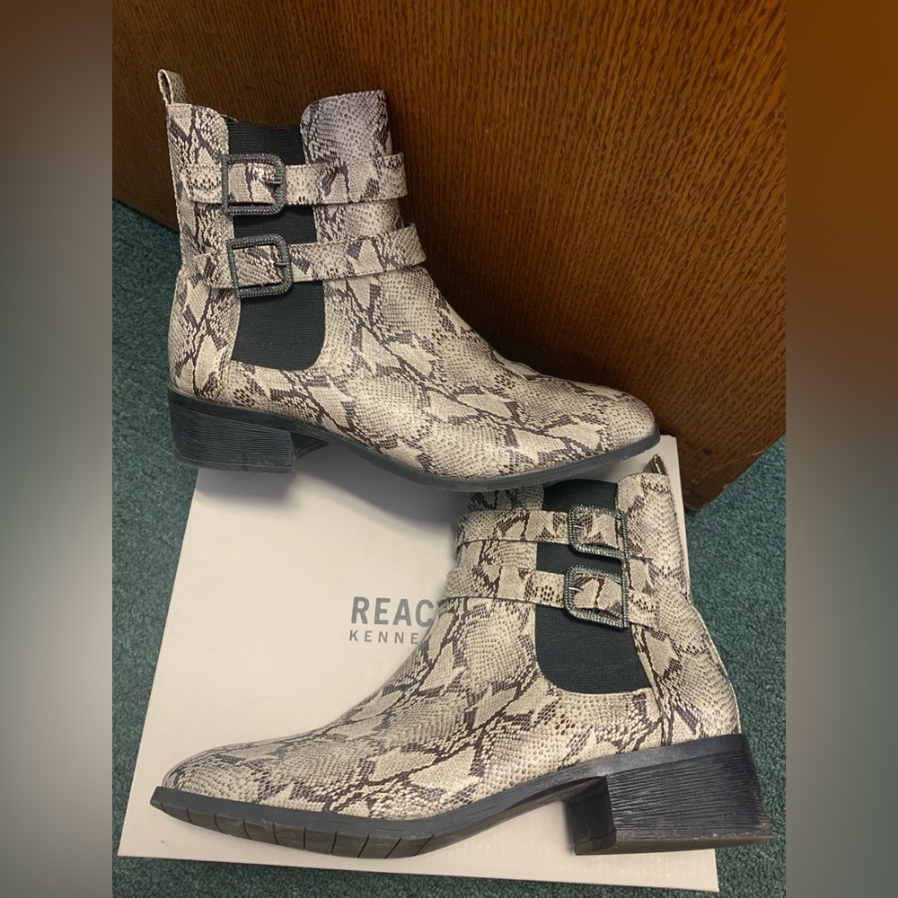 Kenneth Cole Snake Biker Womens Chelsea Boots size 11 with box